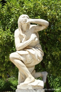 Statue dans la Villa Giulia à Palerme