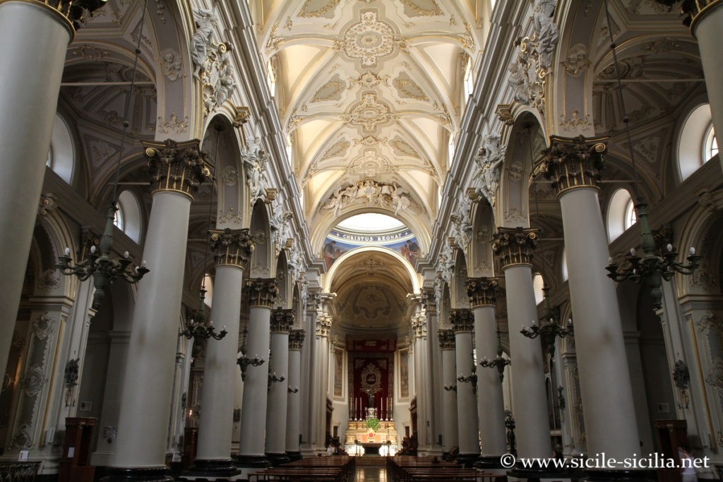 Intérieur de la cathédrale Saint-Jean Baptiste à Raguse