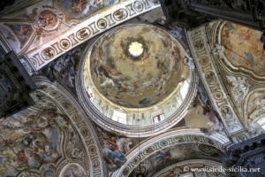Coupole de Sainte-Catherine sur la Place Bellini à Palerme