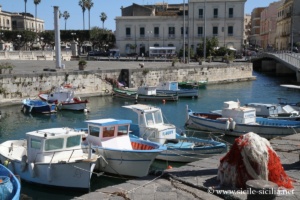 La darse de Syracuse à Ortygie