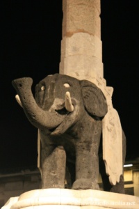 Fontaine de Vaccarini, obélisque et éléphant, Catane