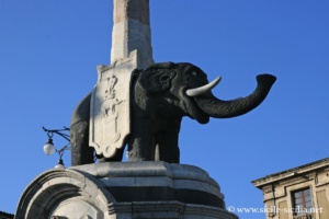 Fontaine de Vaccarini, obélisque et éléphant, Catane