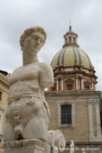 Statues de la Fontaine Pretoria à Palerme