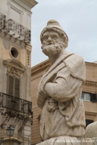 Statues de la Fontaine Pretoria à Palerme
