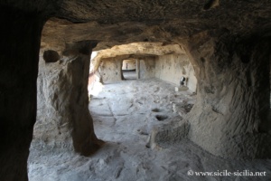 Salles troglodytes du château de Sperlinga