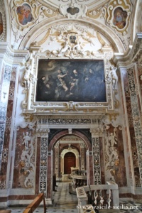 Côté de l'église du Gesù à Palerme