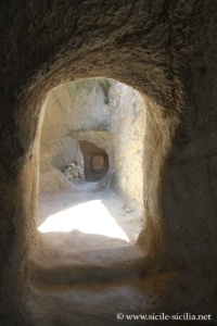 Salles troglodytes du château de Sperlinga