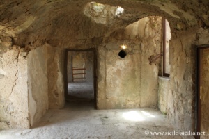 Salles troglodytes du château de Sperlinga
