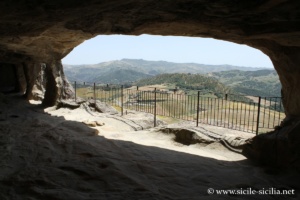 Salles troglodytes du château de Sperlinga