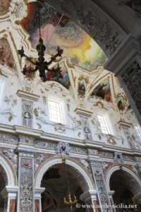 Nef centrale de l'église du Gesù de Palerme