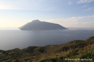 Île de Salina vue depuis Lipari