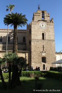Campanile inachevé de la cathédrale de Monreale