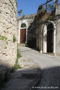 Ruelle autour du château