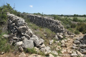 Murs en pierre sèche des Monts Hybléens vers le Mont Finocchito, Sicile
