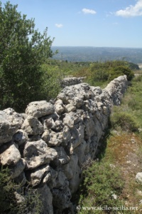 Murs en pierre sèche des Monts Hybléens vers le Mont Finocchito, Sicile