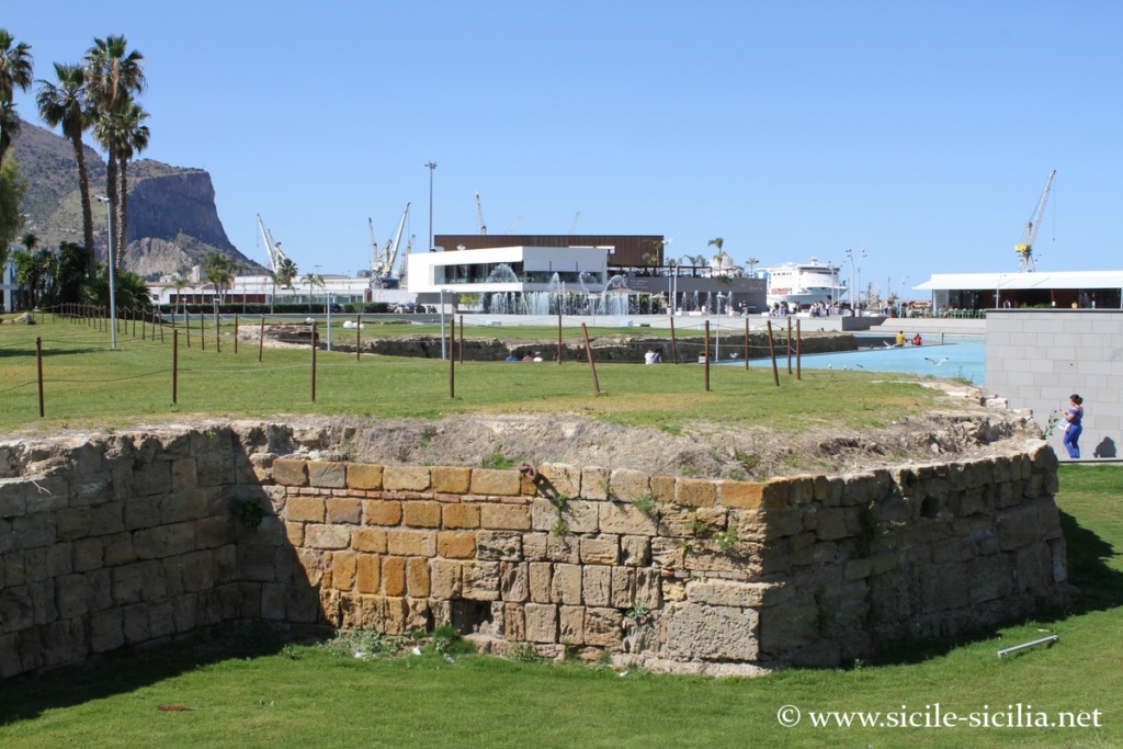 Murs antiques du Castello a Mare, Palerme