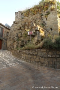 Murs grecs à Troina