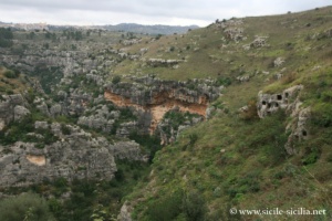 Nécropole de Pantalica, vue sur le canyon et la nécropole nord-ouest