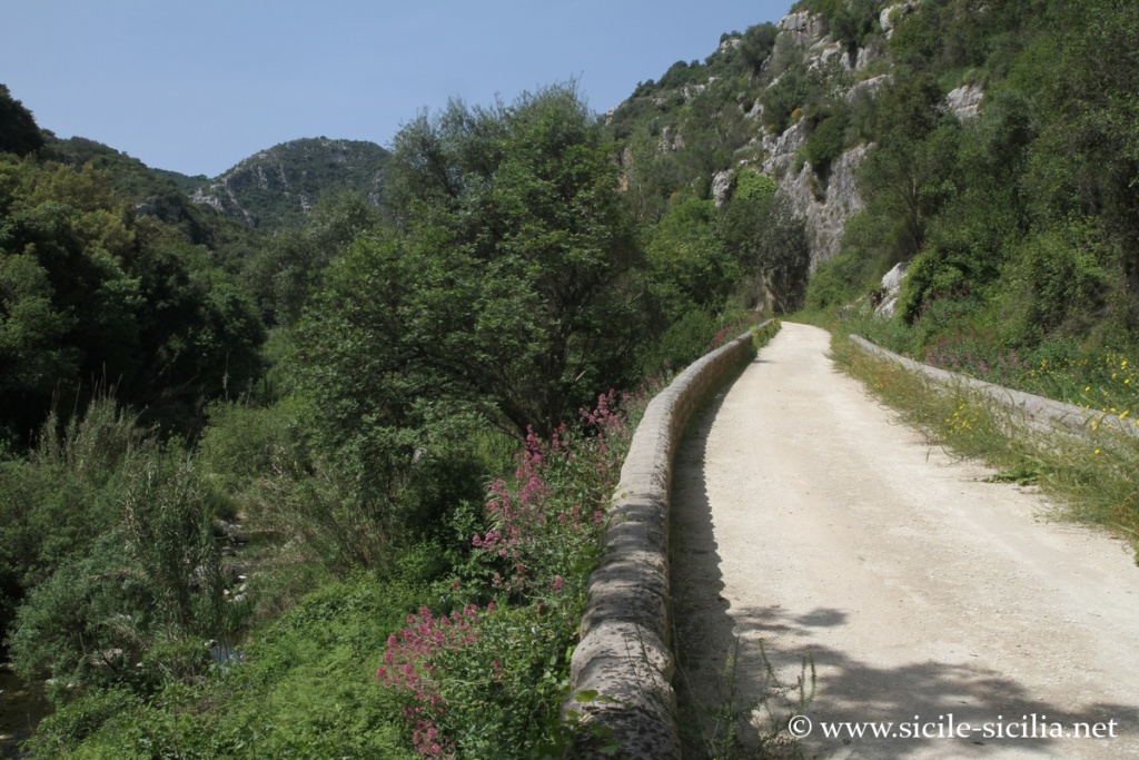 Rivière Anapo, nécropole de Pantalica