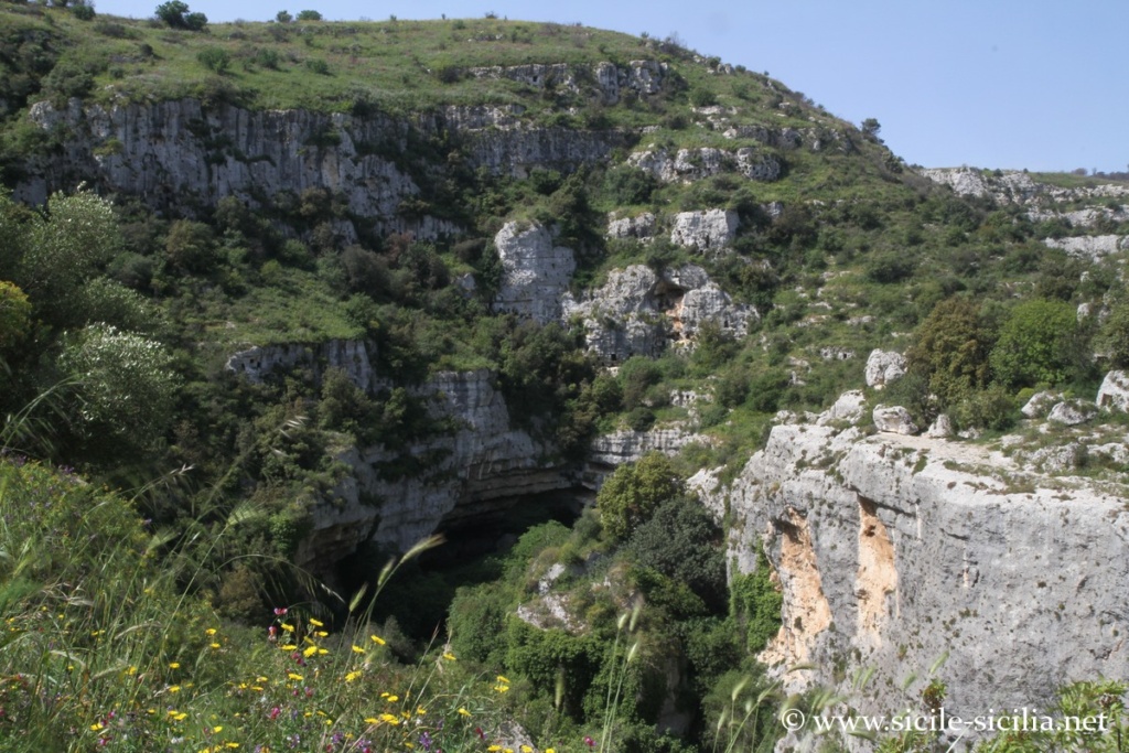 Côté nord, montée vers Cavetta, Pantalica