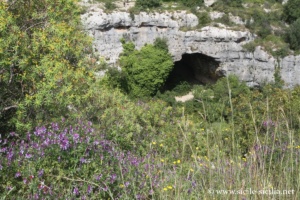 Côté nord, montée vers Cavetta, Pantalica