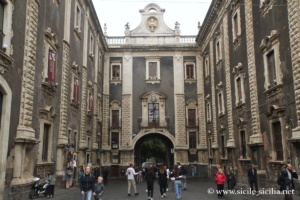 Porta Uzeda, Catane