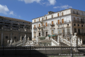 Fontaine et Place Pretoria à Palerme