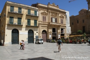 Place Bellini et Théâtre Bellini à Palerme