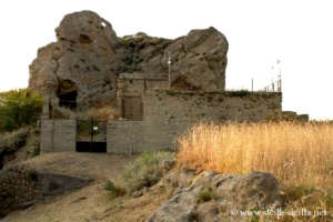 Rocca, Lion de pierre, Cerami