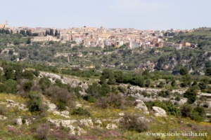 Vue sur Sortino depuis Pantalica