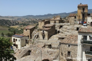 Habitations troglodytes de Sperlinga en Sicile