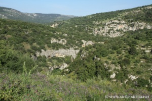 Vers la nécropole de Cavetta, Pantalica