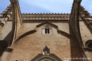 Façade et arcs-ponts de la cathédrale de Palerme