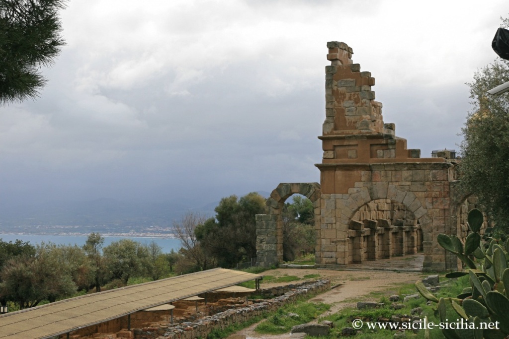 Basilique, parc archéologique de Tyhndaris, Sicile