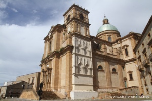 Extérieur de la basilique cathédrale de Piazza Armerina