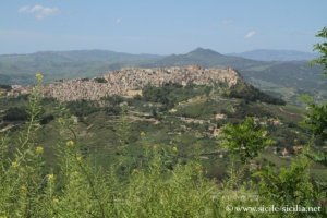 Belvédère vers Calascibetta, à Enna, Sicile