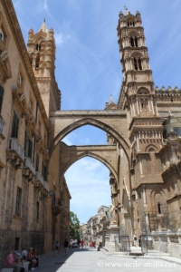 Campaniles et arcs-ponts de la cathédrale de Palerme