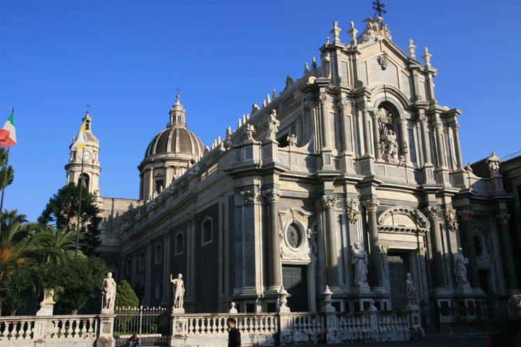 Piazza Duomo et cathédrale de Catane