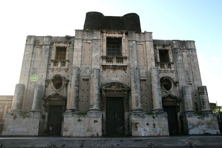 San Nicolo l’Arena, Catania, Piazza Dante