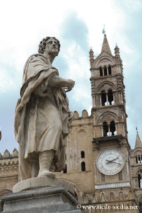 Statues, extérieur de la cathédrale de Palerme