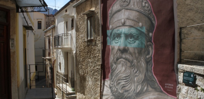 Rues et fresques murales de Piana degli Albanesi en Sicile