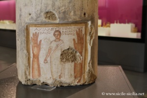 Colonne funéraire (III av. J.-C.), musée Anselmi, Marsala