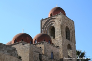 Coupoles de l'église Saint-Jean des Ermites à Palerme