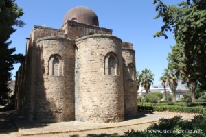 Absides, extérieur. Église Saint-Jean des Lépreux à Palerme