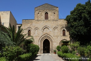 Façade de la basilique Magione à Palerme