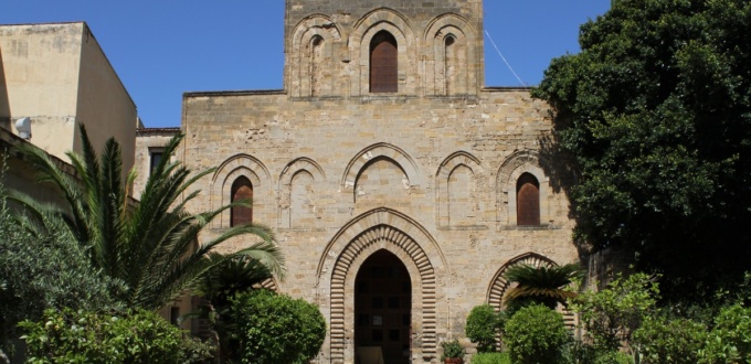 Façade de la basilique Magione à Palerme