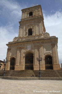 Façade de la cathédrale d'Enna