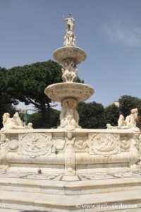 Fontaine d'Orion, Messine
