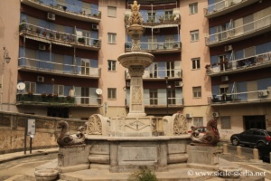 Fontaine Falconieri, Messine