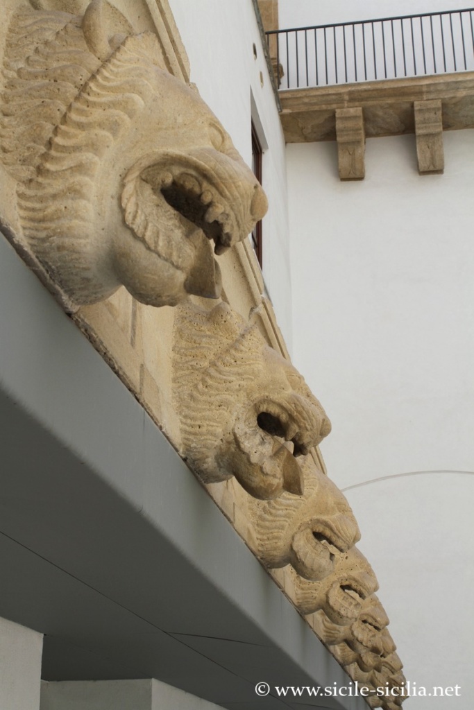 Lions du fronton du temple de la Victoire, Himère, musée archéologique de Palerme